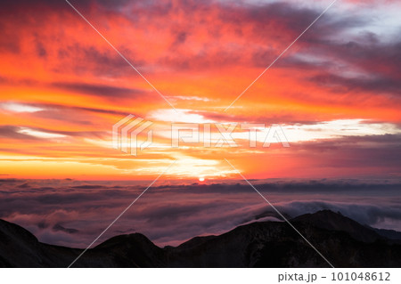 秋の立山連峰 101048612