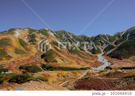 秋の立山連峰 101048919