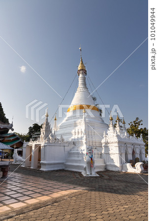 Wat Phrathat Doi Kong Mu is an ancient Thai Buddhist temple in Mae Hong Son province, It is located on Doi Kong Mu hill 1,300 m above sea level 101049944