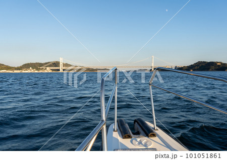 海上タクシーから見た瀬戸大橋 海上タクシーから見た瀬戸大橋 101051861