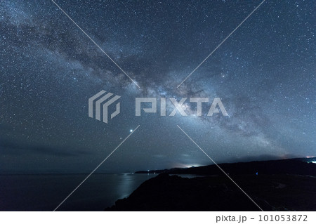 辺戸岬(沖縄本島)から見た天の川 辺戸岬(沖縄本島)から見た天の川 101053872