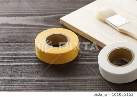 黄色と白色のマスキングテープ 黄色と白色のマスキングテープ 101055152