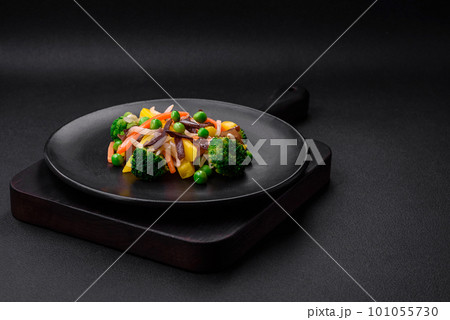 Delicious steamed vegetables broccoli, mushrooms, peas, carrots and onions Delicious steamed vegetables broccoli, mushrooms, peas, carrots and onions 101055730