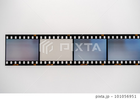 現像済みのリバーサルフィルムの写真素材 [101056951] - PIXTA