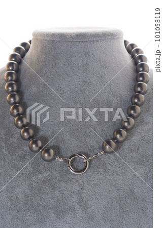 author stylish  beautiful  steel color pearls necklaces with heart pendant demonstrated on maneken. fashion and jewelry concept 101058119