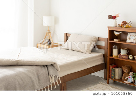 おしゃれなベッドルーム 101058360