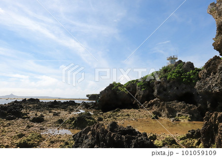 沖縄 本部 備瀬埼灯台と伊江島タッチュー 沖縄 本部 備瀬埼灯台と伊江島タッチュー 101059109