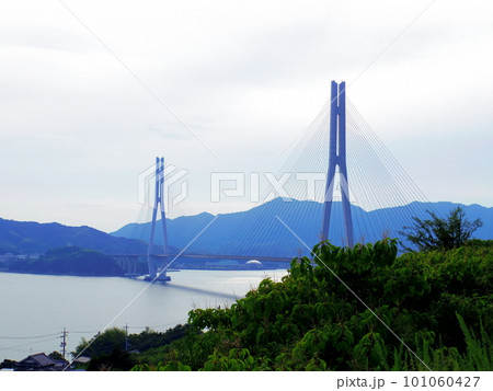 生口島より望む多々羅大橋と大三島 101060427