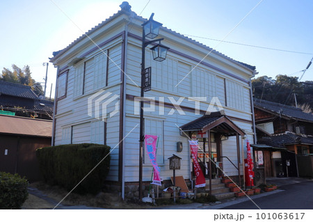 レトロな建物を活用した郵便局(愛知県知多市岡田の古い街並み) レトロな建物を活用した郵便局(愛知県知多市岡田の古い街並み) 101063617