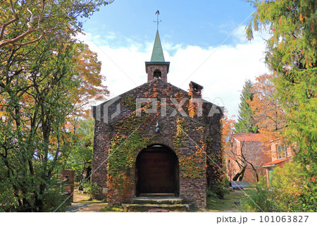 安曇野　秋の碌山美術館 101063827