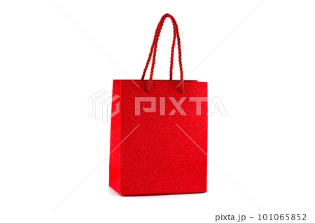 Red paper shopping bag isolated on white 101065852