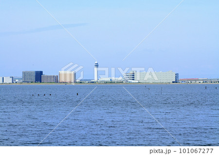 対岸から見る中部国際空港セントレア 101067277