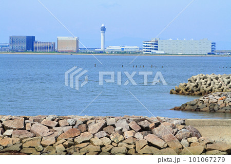 対岸から見る中部国際空港セントレア 101067279