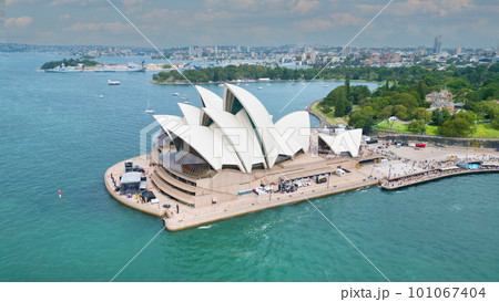 海から見たシドニーのオペラハウス(ドローン撮影) 海から見たシドニーのオペラハウス(ドローン撮影) 101067404