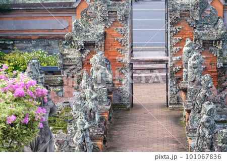 バリ島東部の観光地 スマラプラ宮殿(クルタゴザ) バリ島東部の観光地 スマラプラ宮殿(クルタゴザ) 101067836