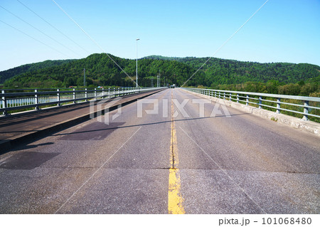 天塩川にかかる音威子府橋 北海道 天塩川にかかる音威子府橋 北海道 101068480