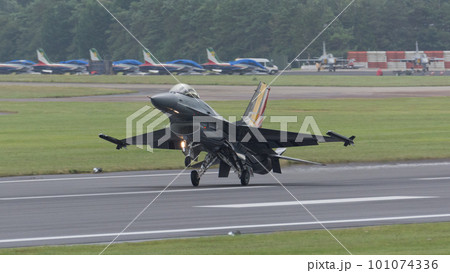 ベルギー空軍F-16ディスプレイチーム着陸 ベルギー空軍F-16ディスプレイチーム着陸 101074336