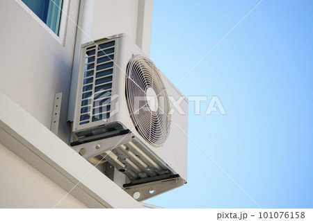 Air condition outdoor unit compressor install outside the house with blue sky Air condition outdoor unit compressor install outside the house with blue sky 101076158