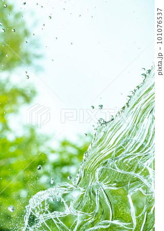 グリーンと水しぶき グリーンと水しぶき 101076537