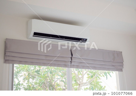 Air conditioner on white wall room interior background 101077066