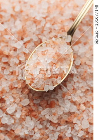 Himalayan pink salt 101077149