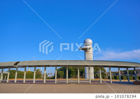 千葉県袖ケ浦市 袖ケ浦海浜公園のタワー(展望塔)方面を見る 千葉県袖ケ浦市 袖ケ浦海浜公園のタワー(展望塔)方面を見る 101078294