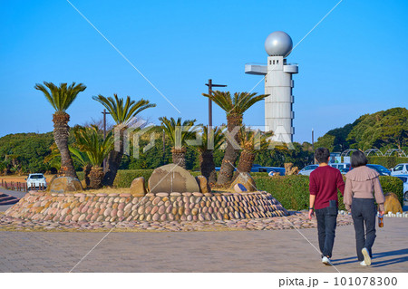 千葉県袖ケ浦市 袖ケ浦海浜公園のタワー(展望塔)方面を見る 101078300