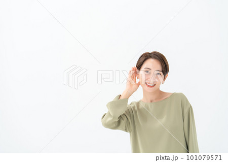 聞き耳　女性 101079571