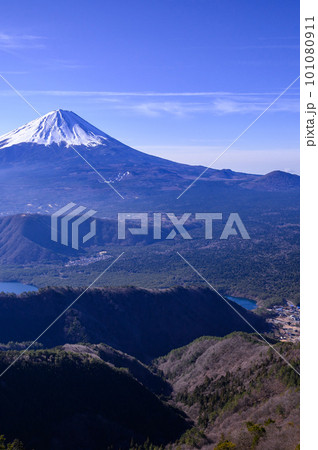 （山梨県）王岳～鬼ヶ岳稜線上から見る富士山の絶景 101080911
