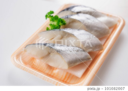 脂がのった塩サバの切り身 脂がのった塩サバの切り身 101082007