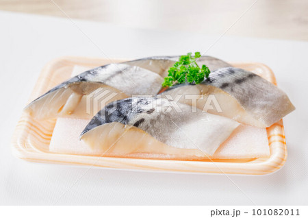 脂がのった塩サバの切り身 脂がのった塩サバの切り身 101082011