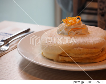 クリームたっぷりパンケーキ 101082630