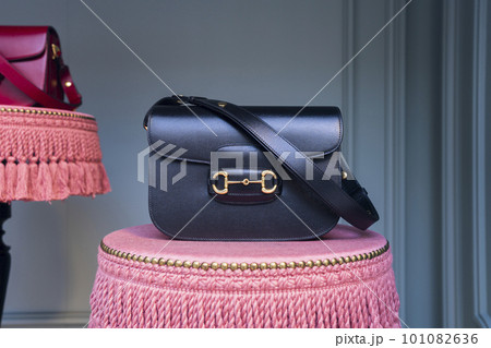 黒いバッグ 101082636