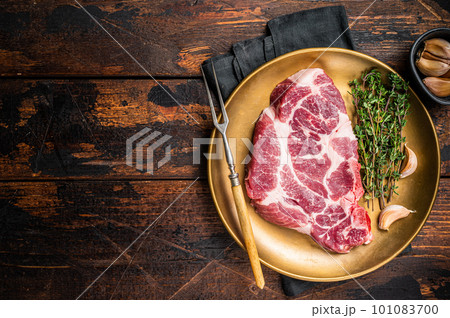 Marble pork steak, raw neck meat with thyme. Wooden background. Top view. Copy space 101083700