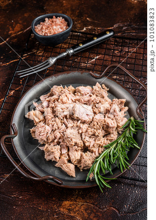 Canned tuna with fresh herbs ready for eat. Dark background. Top view 101083823
