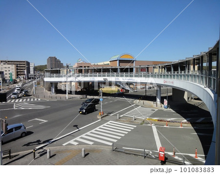 新祝園駅前の道路と高架橋 新祝園駅前の道路と高架橋 101083883