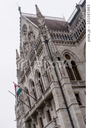 Beautiful old building of the Hungarian Parliament in neo-Gothic style 101085865