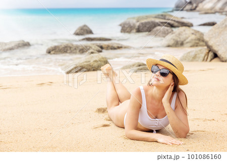 Woman lying on the sea beach 101086160