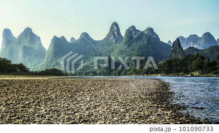 中国 漓江と陽朔の奇岩群 / Yangshuo, Guangxi, China 中国 漓江と陽朔の奇岩群 / Yangshuo, Guangxi, China 101090733