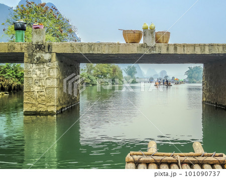 中国・陽朔 遇龍河にかかる橋 / Yangshuo, Guangxi, China 中国・陽朔 遇龍河にかかる橋 / Yangshuo, Guangxi, China 101090737