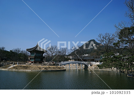Scenery of Hyangwonjeong pavilion 101092335