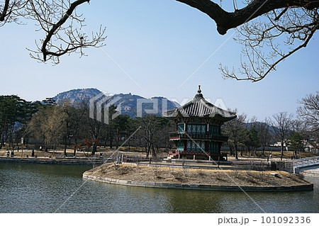 Scenery of Hyangwonjeong pavilion 101092336