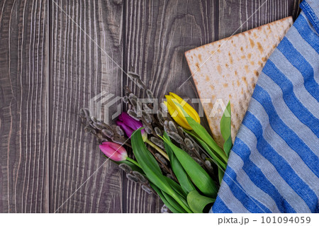 Passover is Jewish holiday celebrated by eating unleavened matzah bread during holiday 101094059