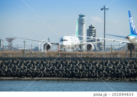 【京浜島つばさ公園からのANA機　Green Jet】 101094833