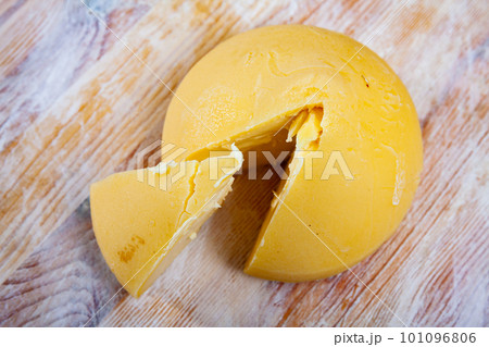 Galician semi-hard cheese Tetilla 101096806
