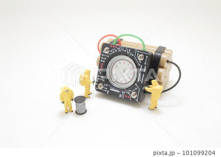 the Figure of worker At Wrotking move the bomb 101099204