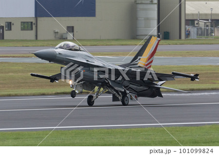 ベルギー空軍F-16ディスプレイチーム着陸 101099824