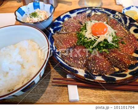 美味しい鰹のたたき定食 美味しい鰹のたたき定食 101101704