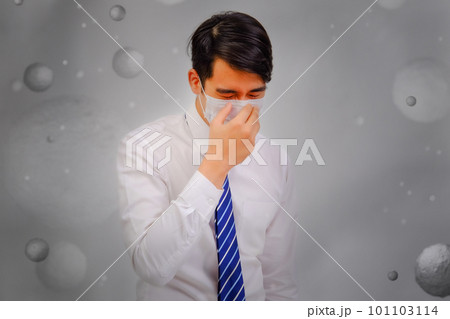 Asian man wear masks to protect PM 2.5 dust and air pollution, air pollution concept, healthcare concept. 101103114