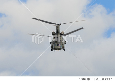 イギリス空軍チヌークHC2ヘリ正面 イギリス空軍チヌークHC2ヘリ正面 101103447